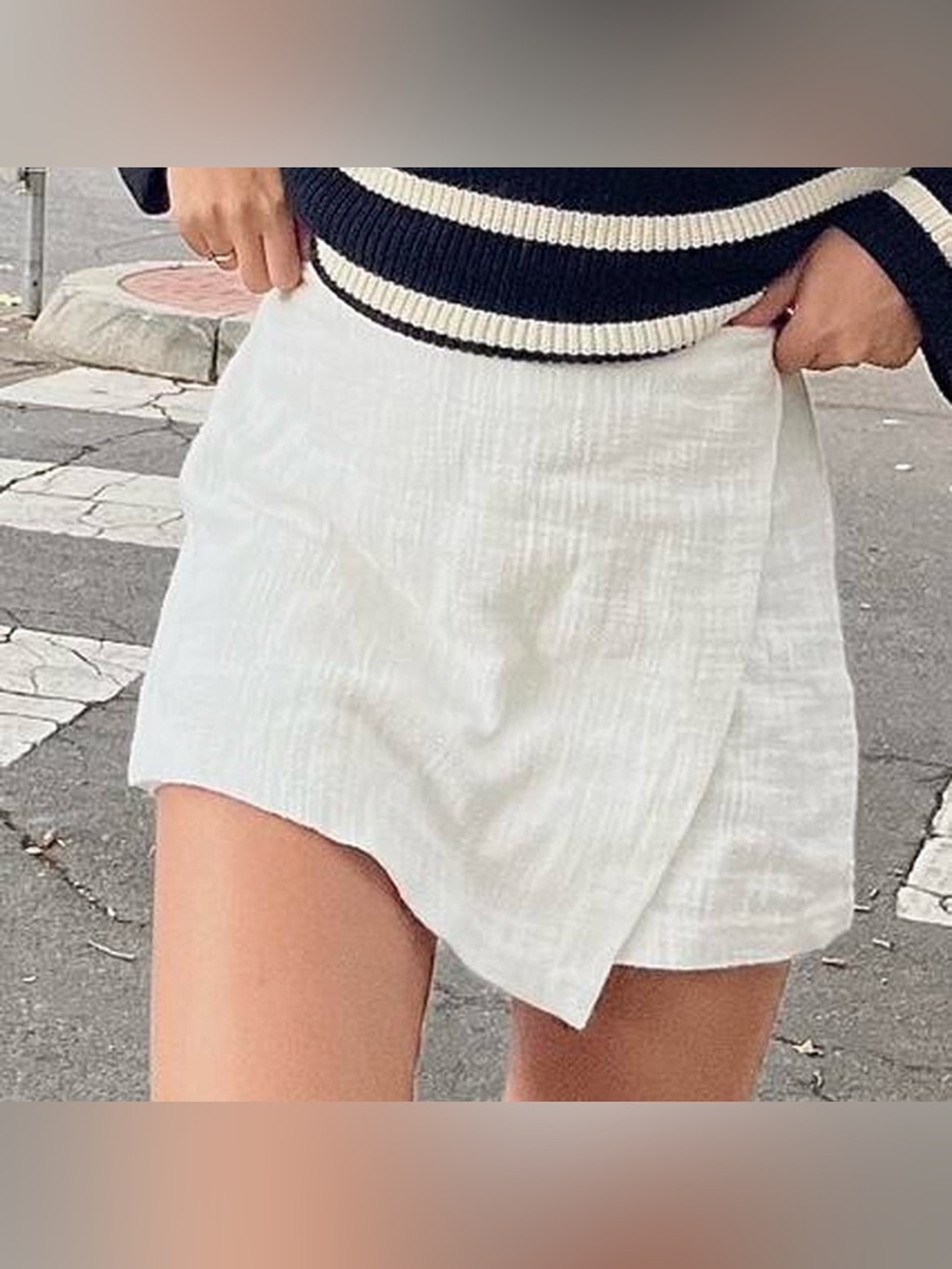 Abercrombie & Fitch White Textured Skort, Women’s Medium, Zipper Closure
